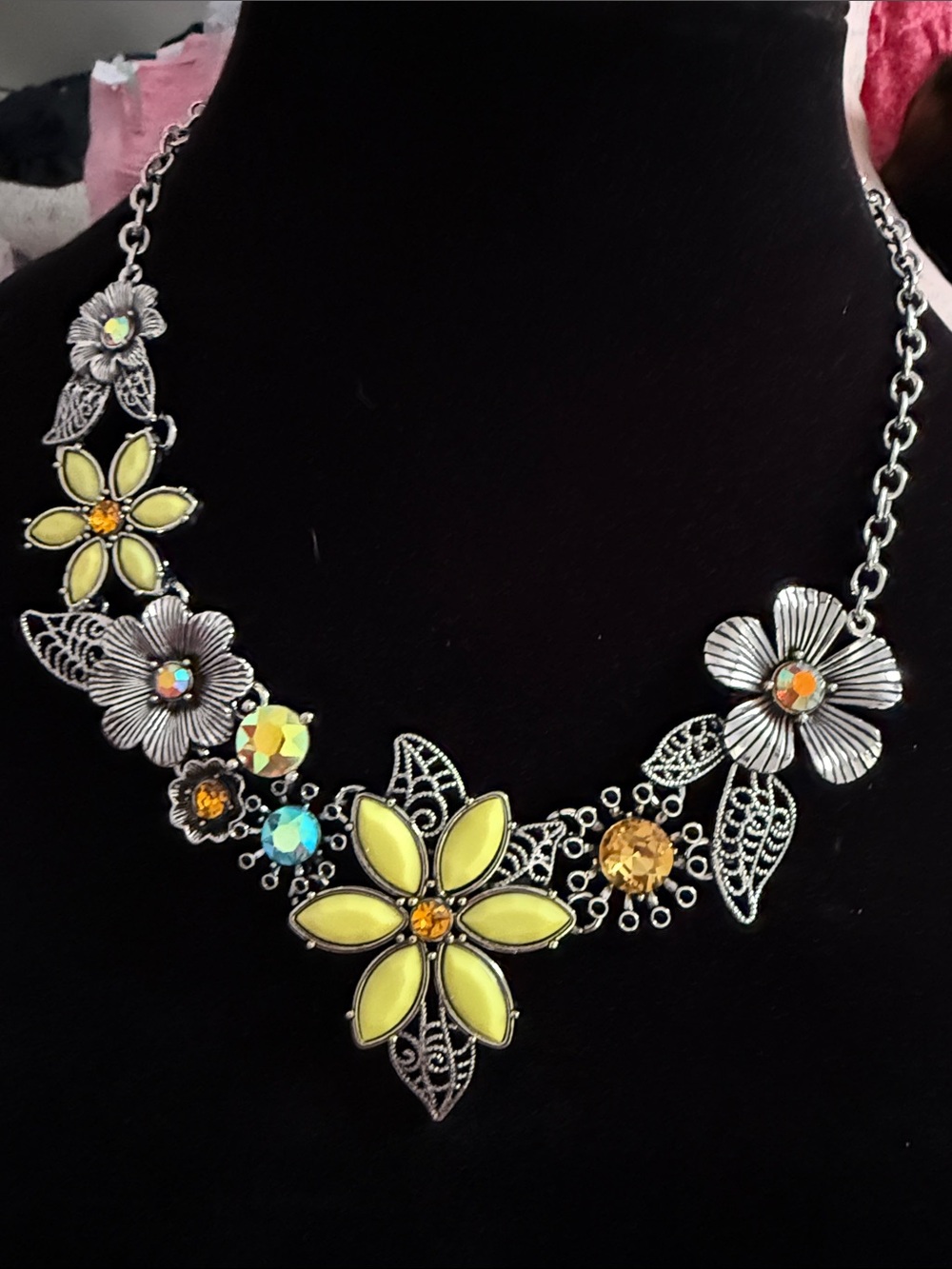 NWT Women’s Floral Glitz multi-color Statement Necklace 11.5” Metal